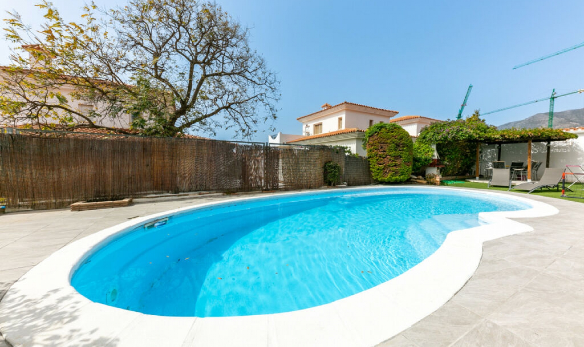 Resale - House -
Fuengirola