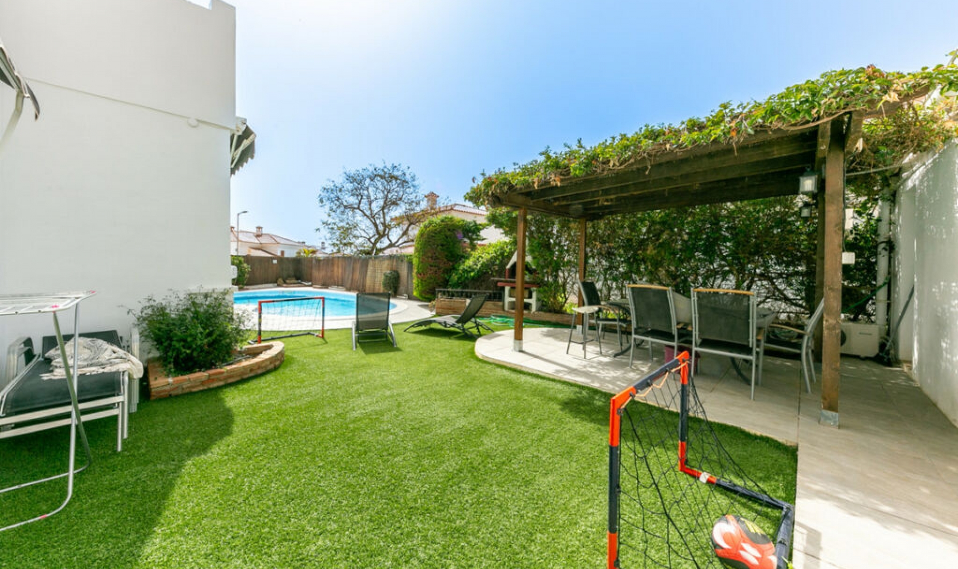 Resale - House -
Fuengirola