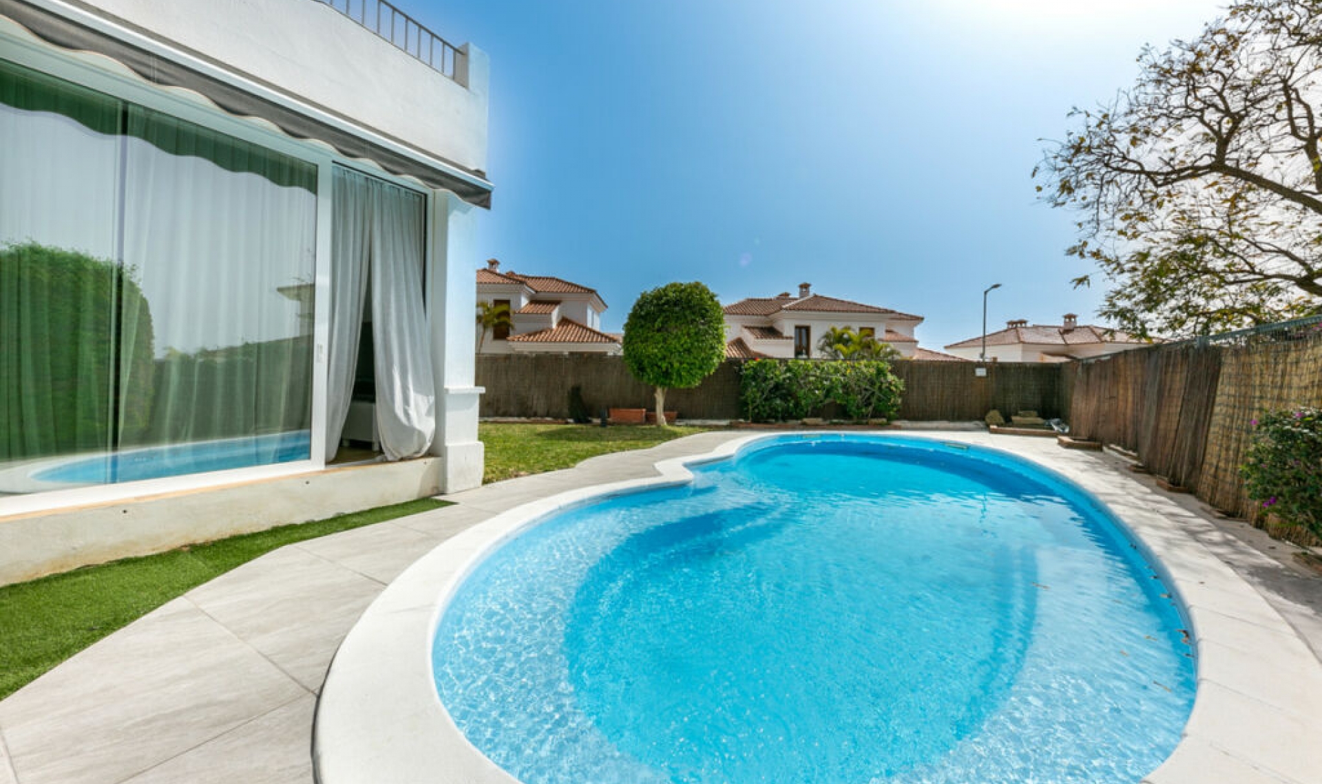 Resale - House -
Fuengirola