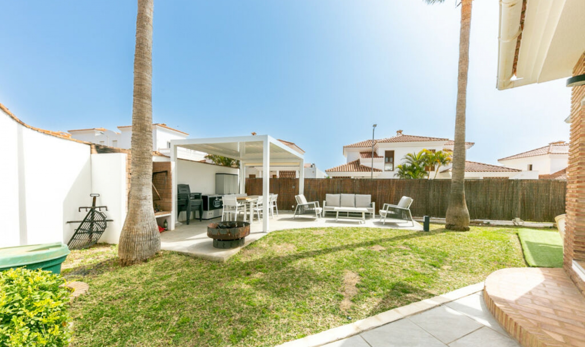 Resale - House -
Fuengirola