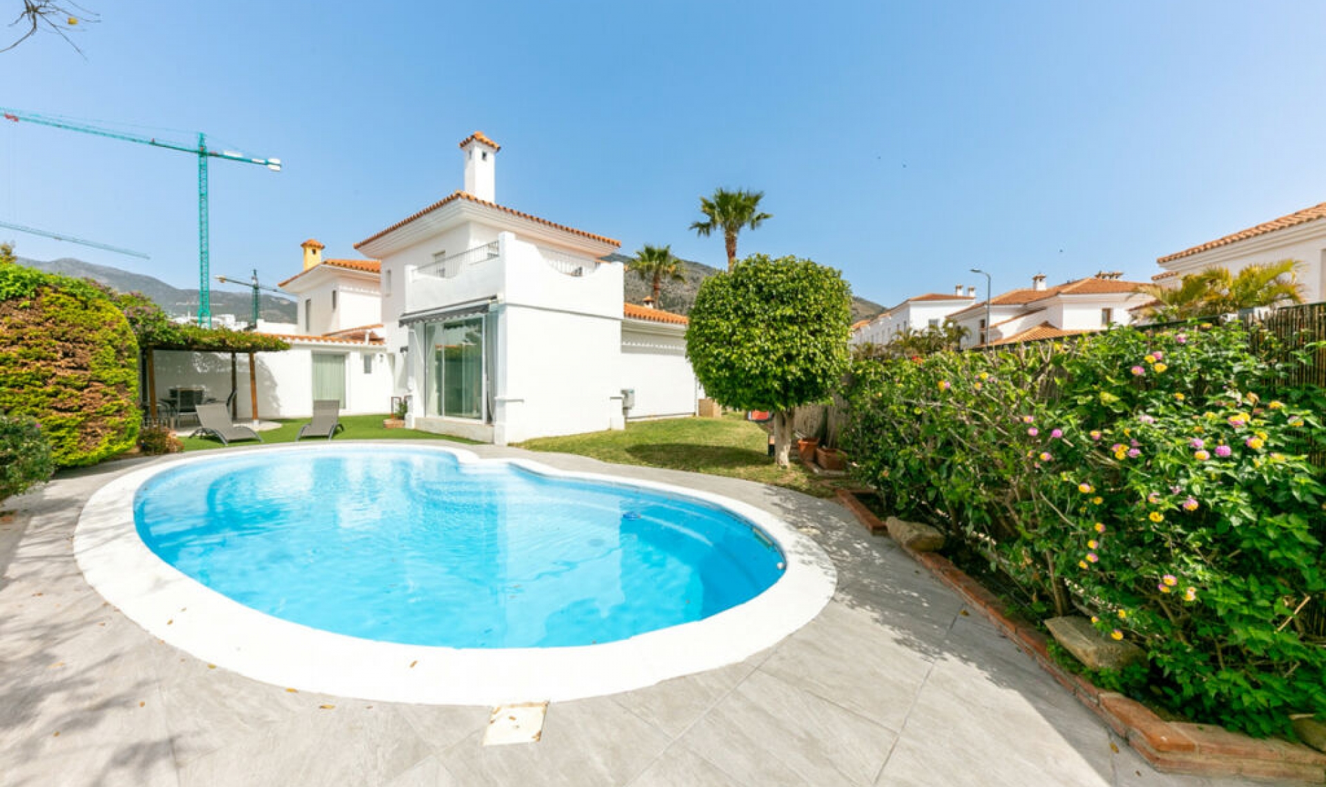 Resale - House -
Fuengirola