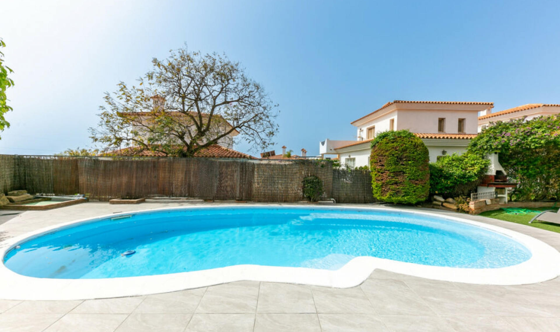 Resale - House -
Fuengirola