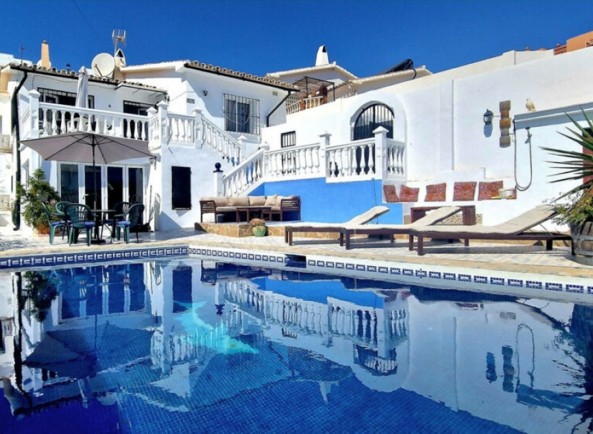 Resale - House -
Fuengirola