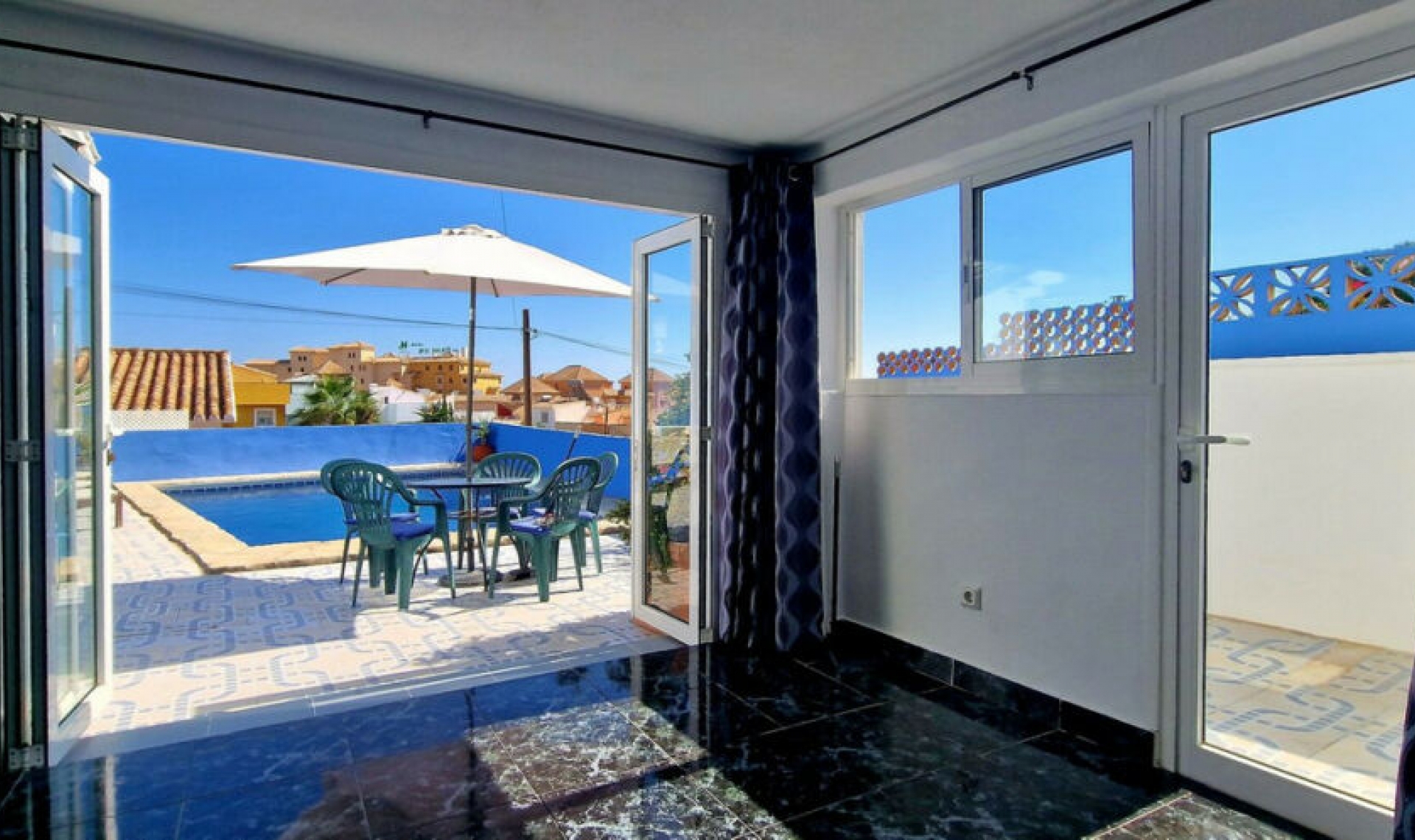 Resale - House -
Fuengirola