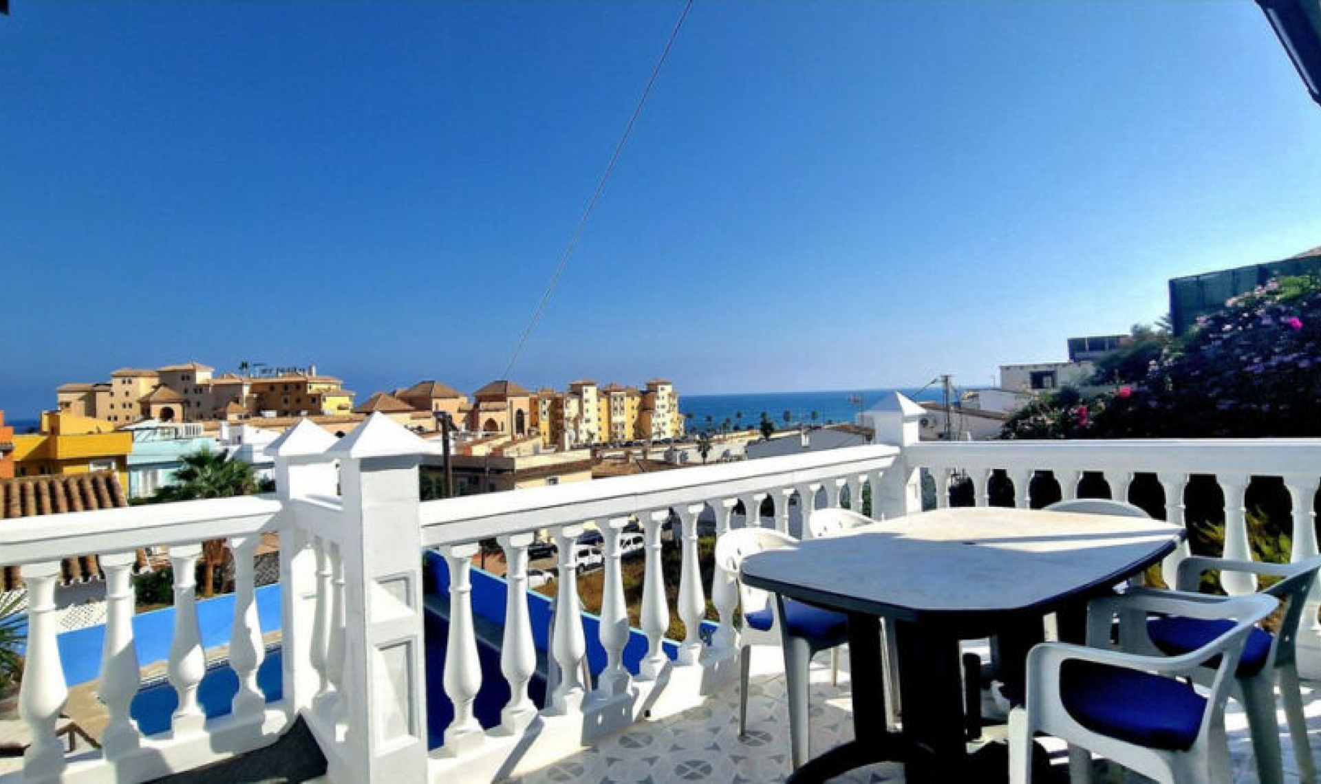 Resale - House -
Fuengirola