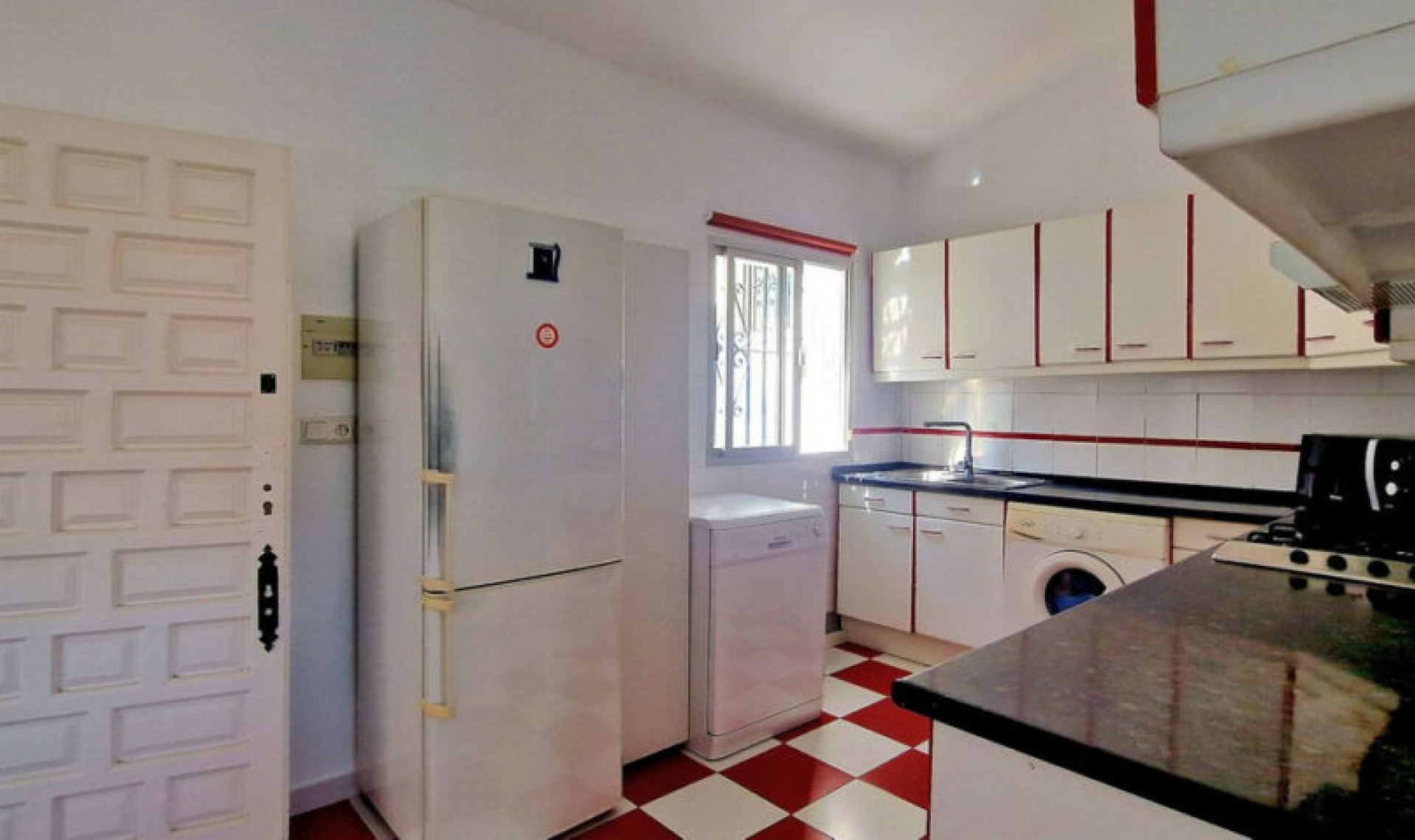 Resale - House -
Fuengirola