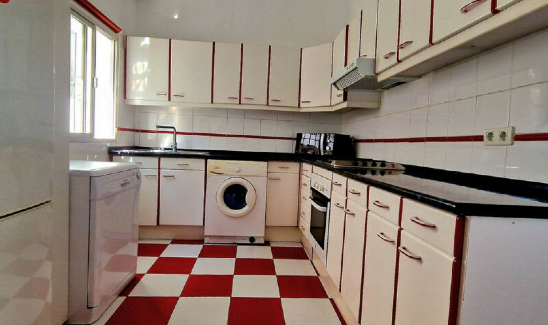 Resale - House -
Fuengirola