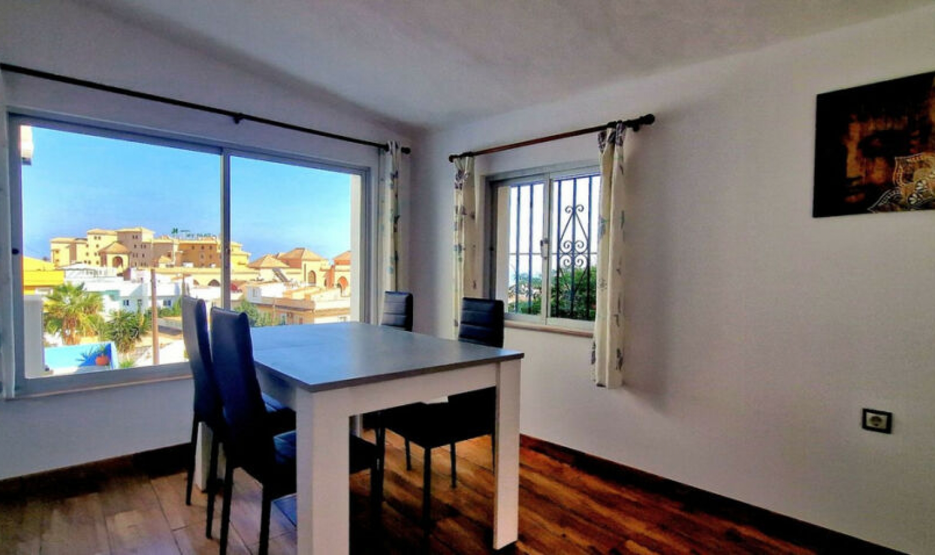Resale - House -
Fuengirola