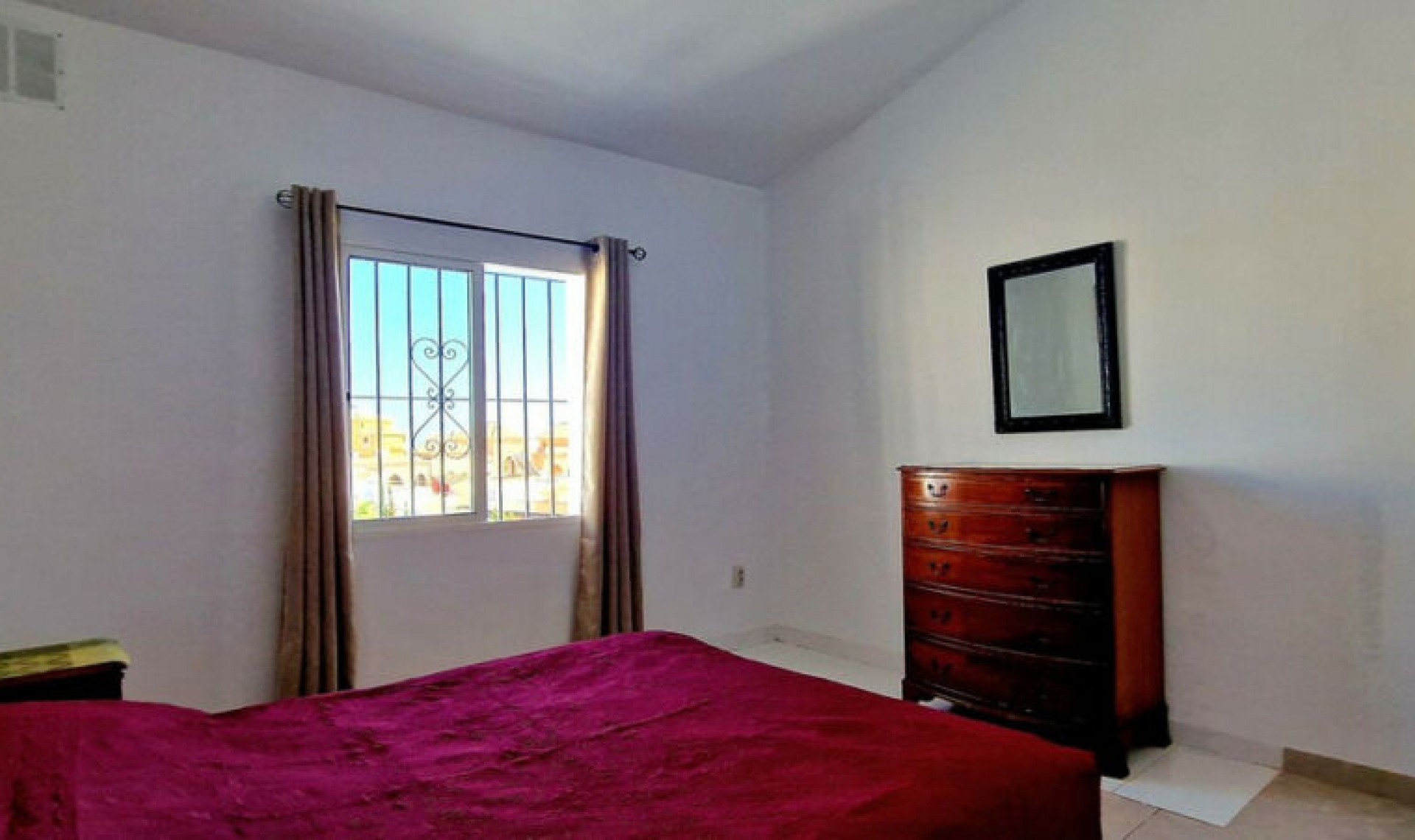 Resale - House -
Fuengirola