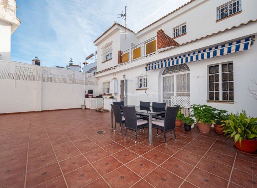 Resale - House -
Fuengirola