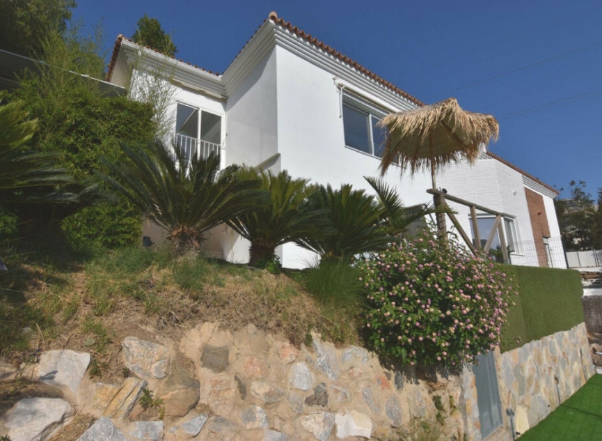 Resale - House -
Fuengirola