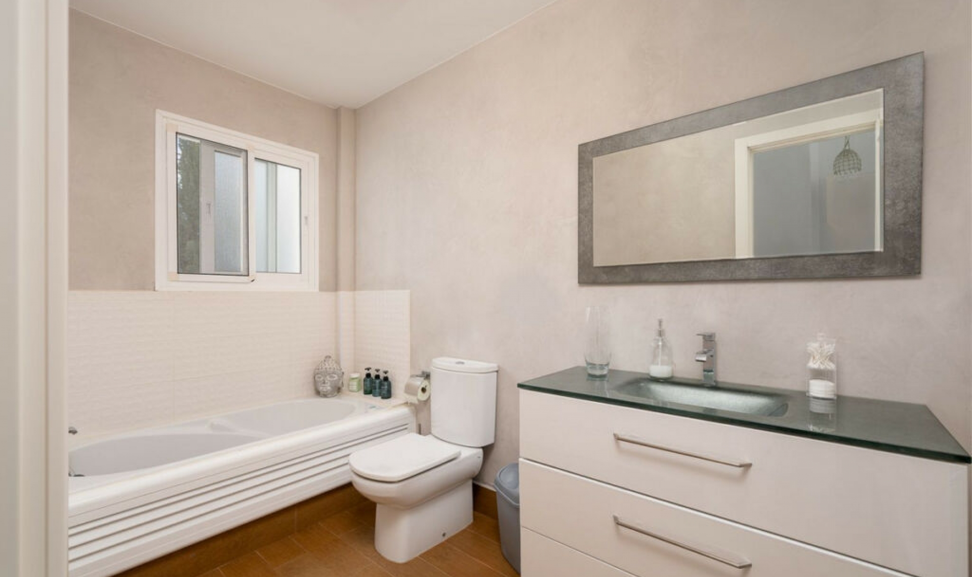 Resale - House -
Fuengirola