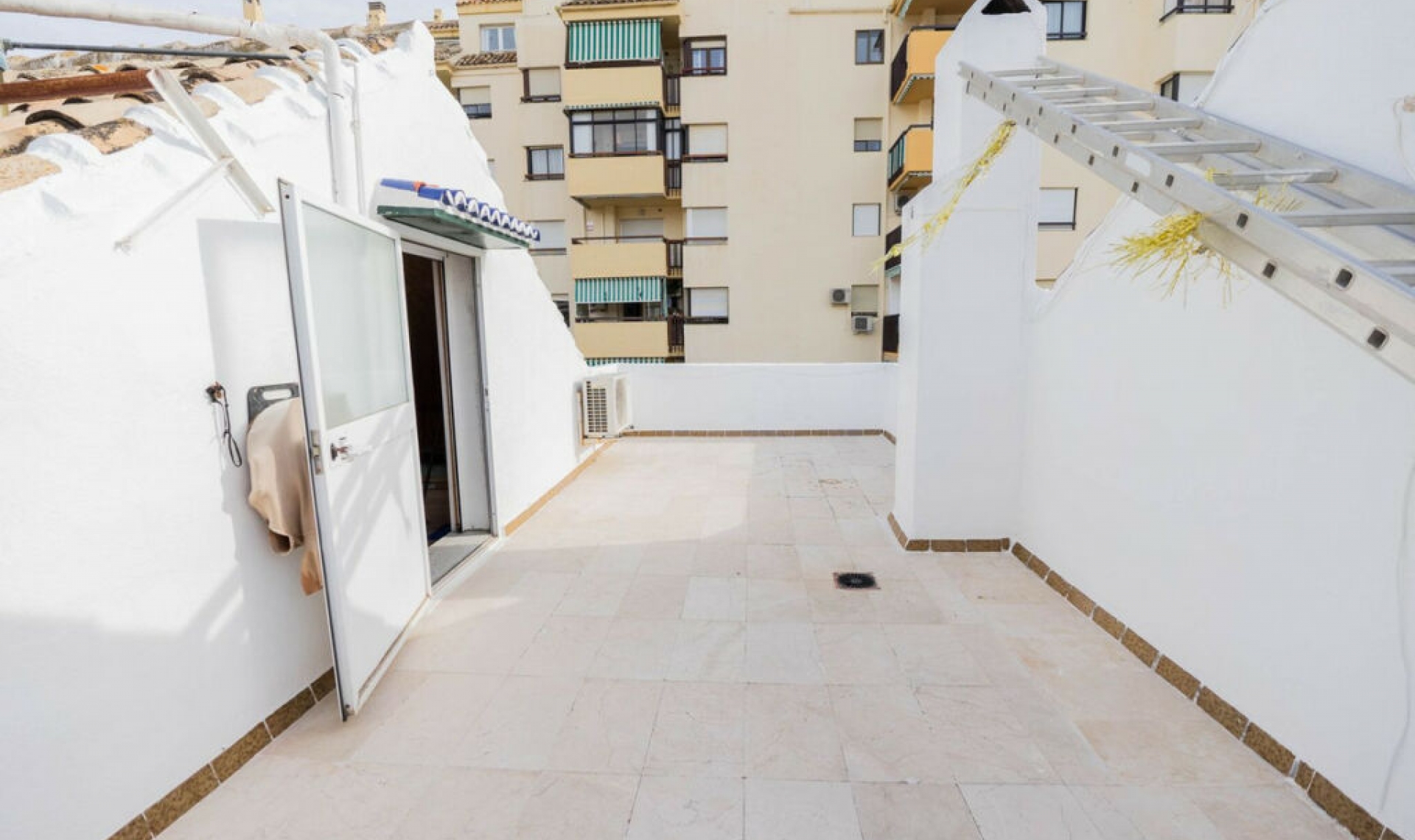 Resale - House -
Fuengirola