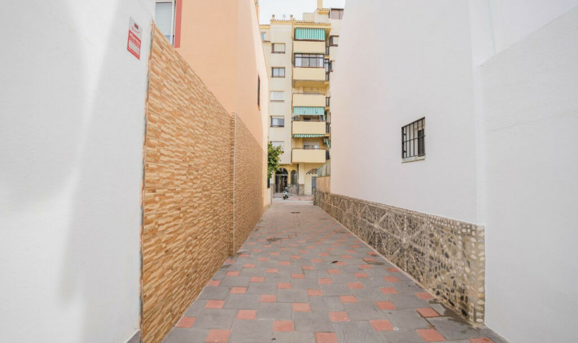 Resale - House -
Fuengirola