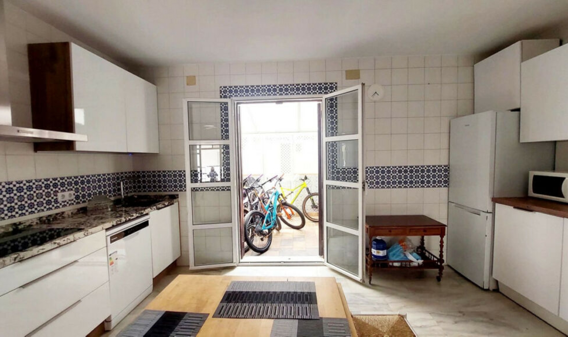 Resale - House -
Fuengirola