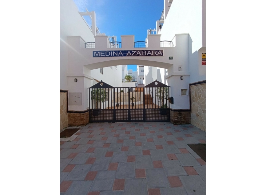 Resale - House -
Fuengirola