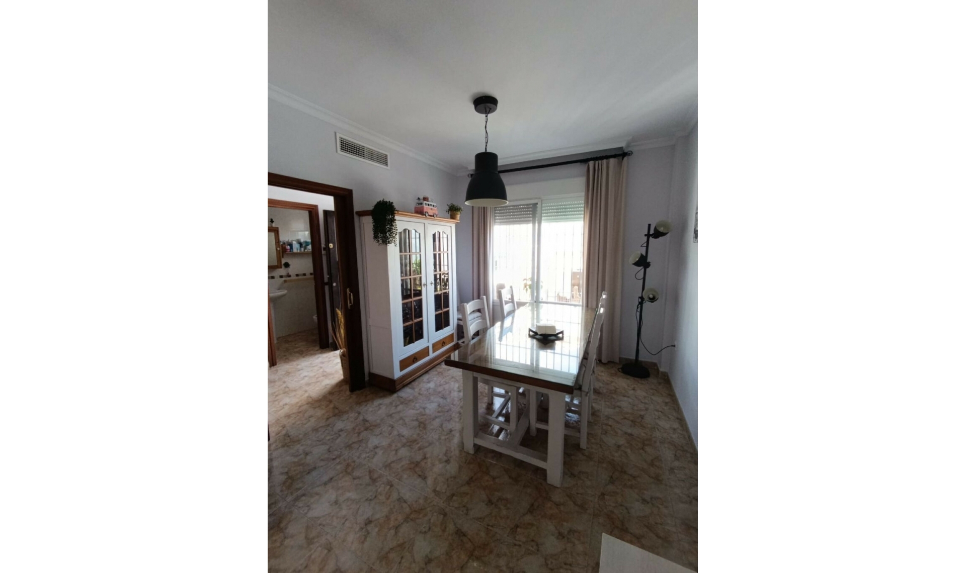 Resale - House -
Fuengirola