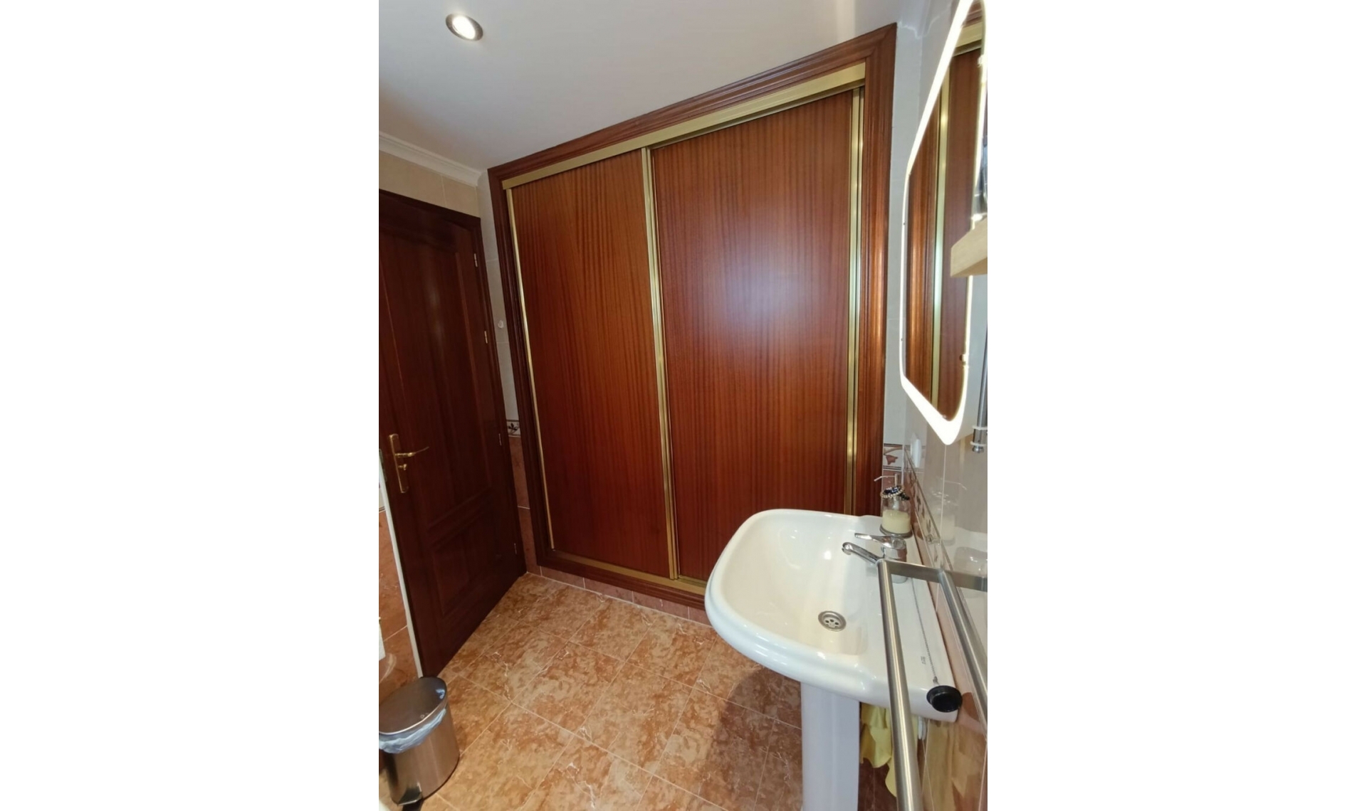 Resale - House -
Fuengirola