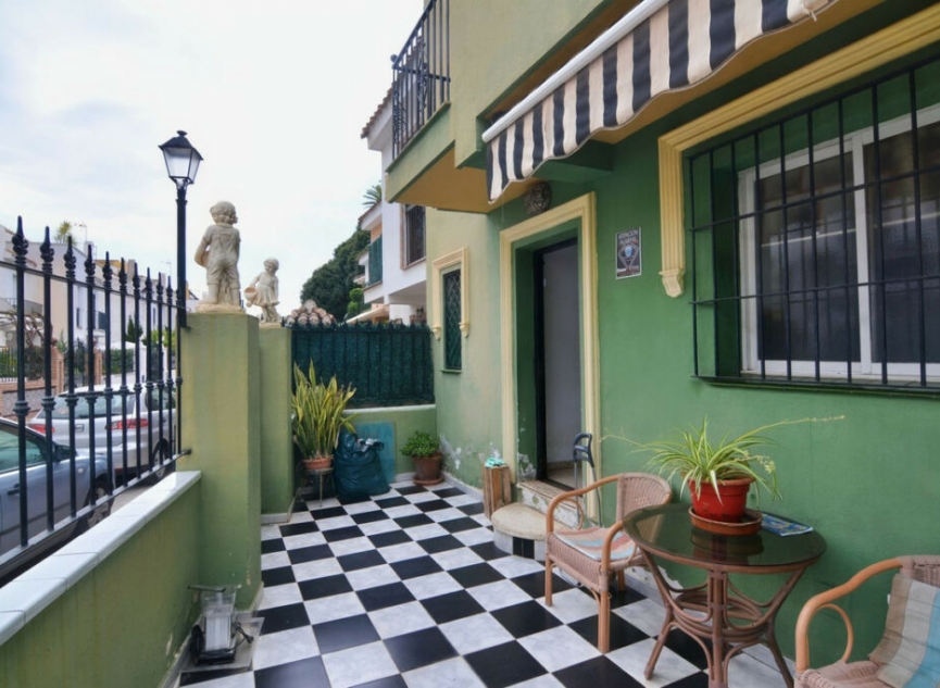Resale - House -
Fuengirola