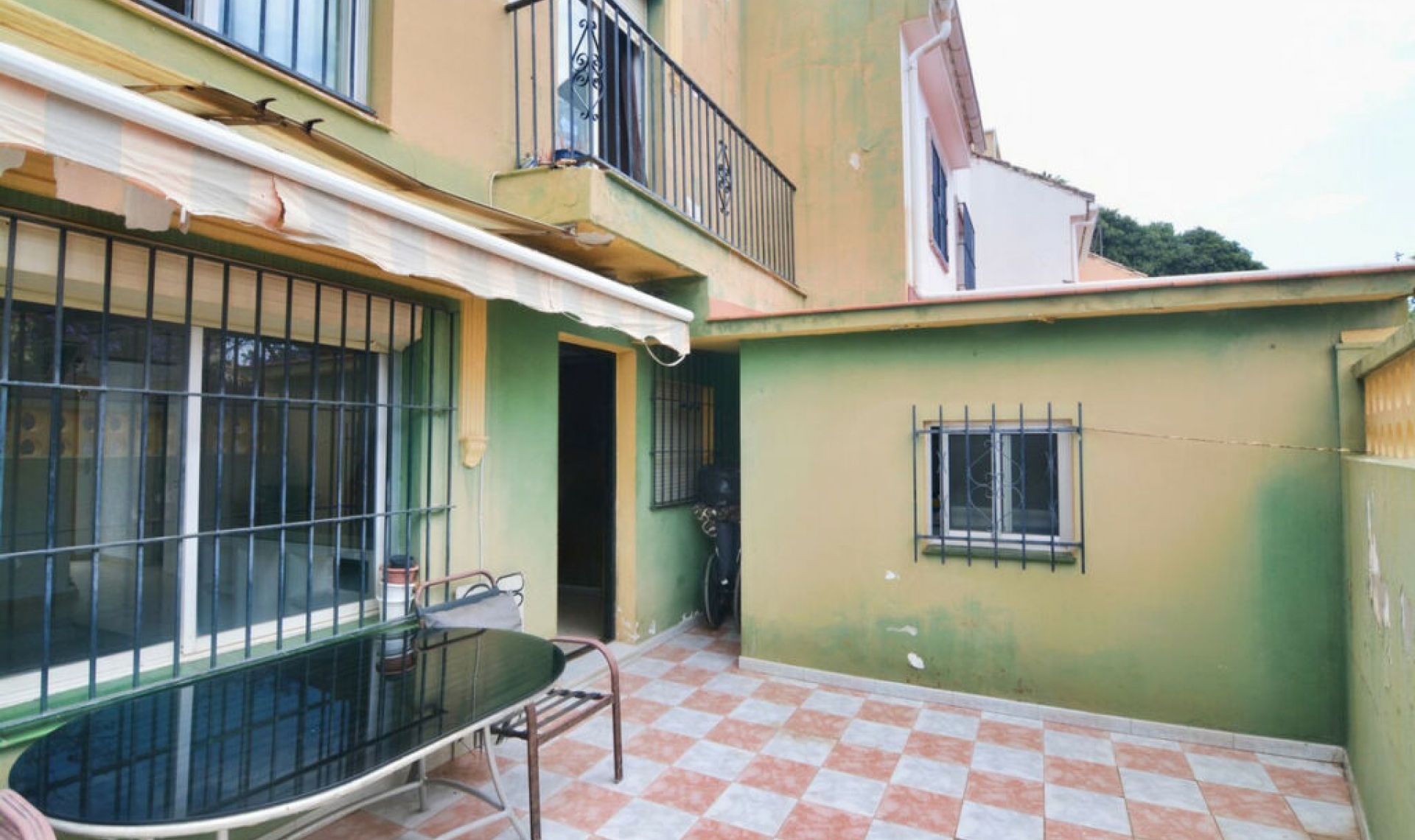 Resale - House -
Fuengirola