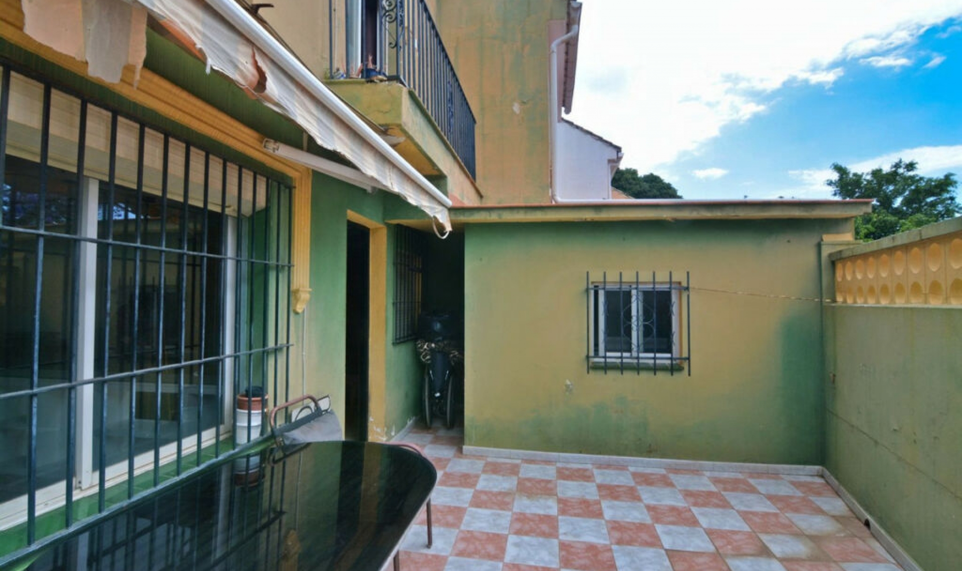 Resale - House -
Fuengirola