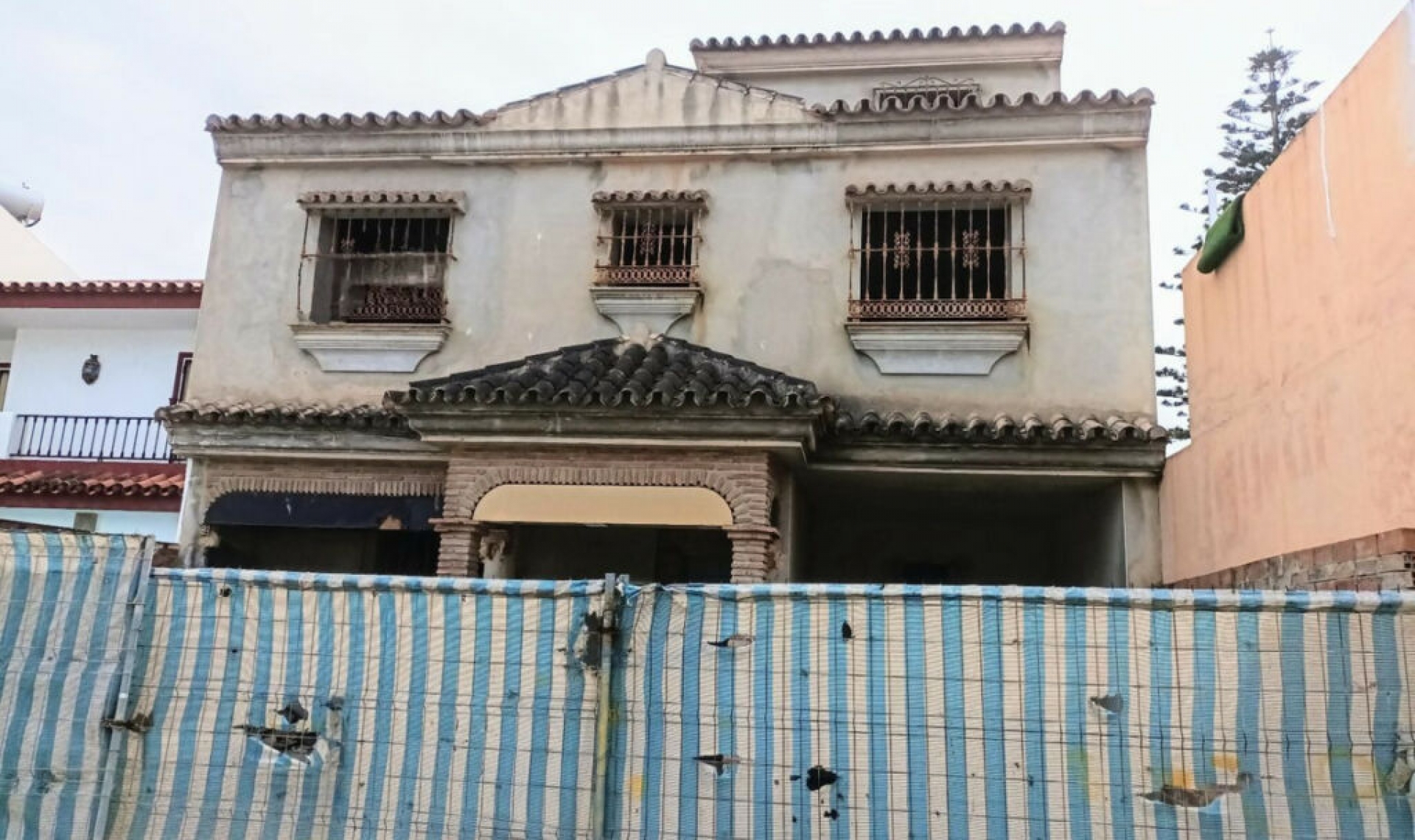 Resale - House -
Fuengirola