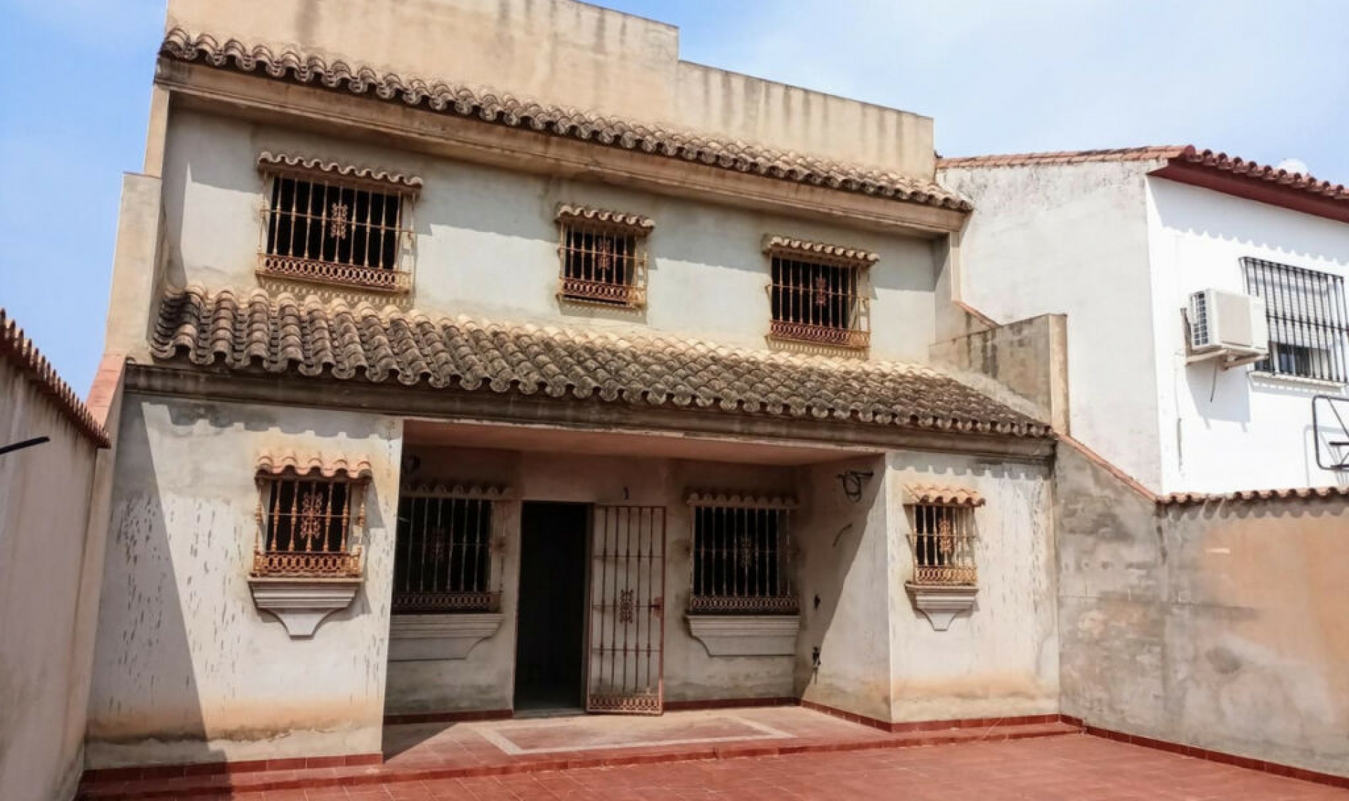 Resale - House -
Fuengirola