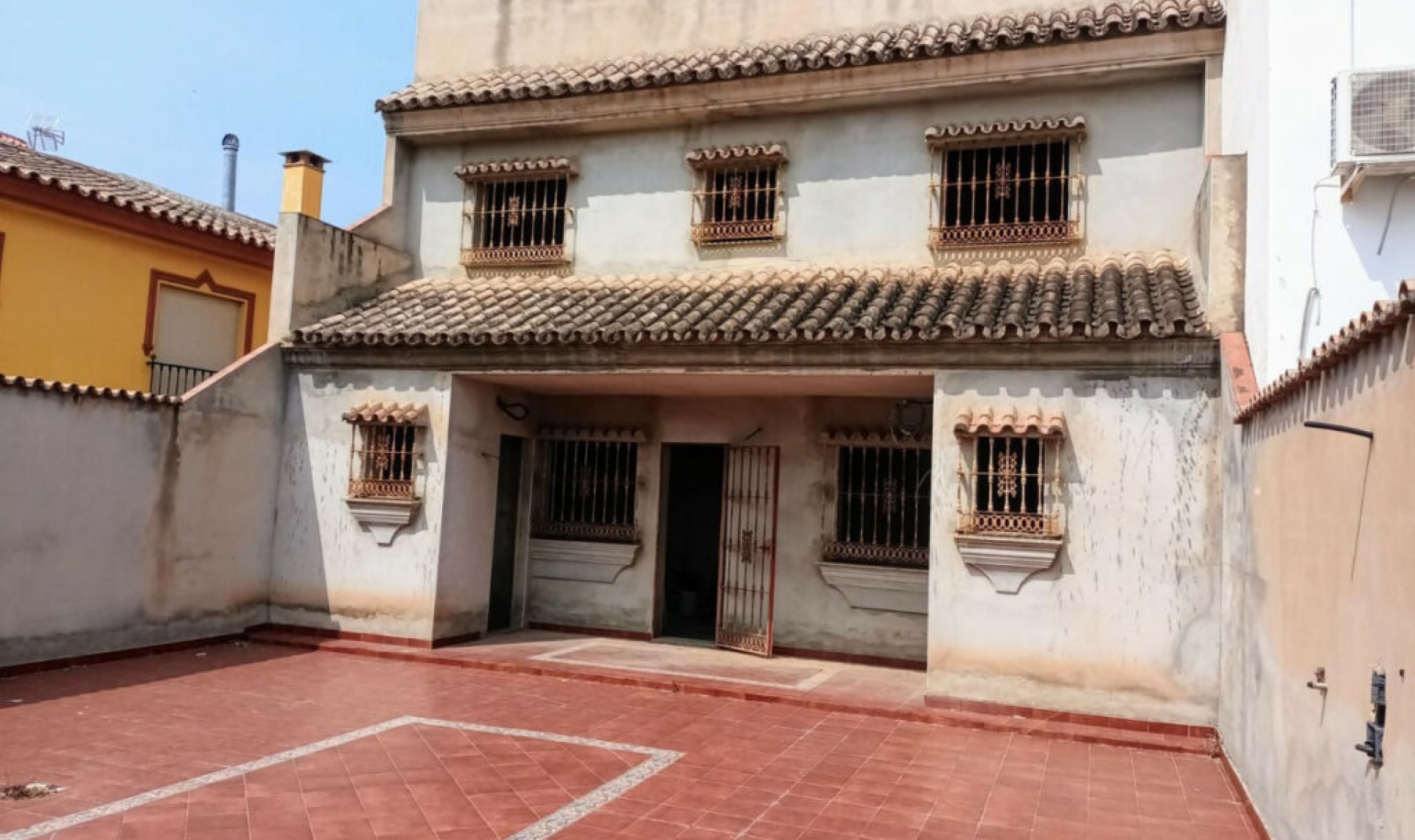 Resale - House -
Fuengirola