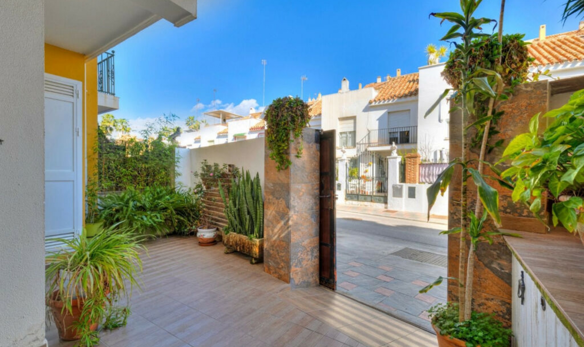 Resale - House -
Fuengirola