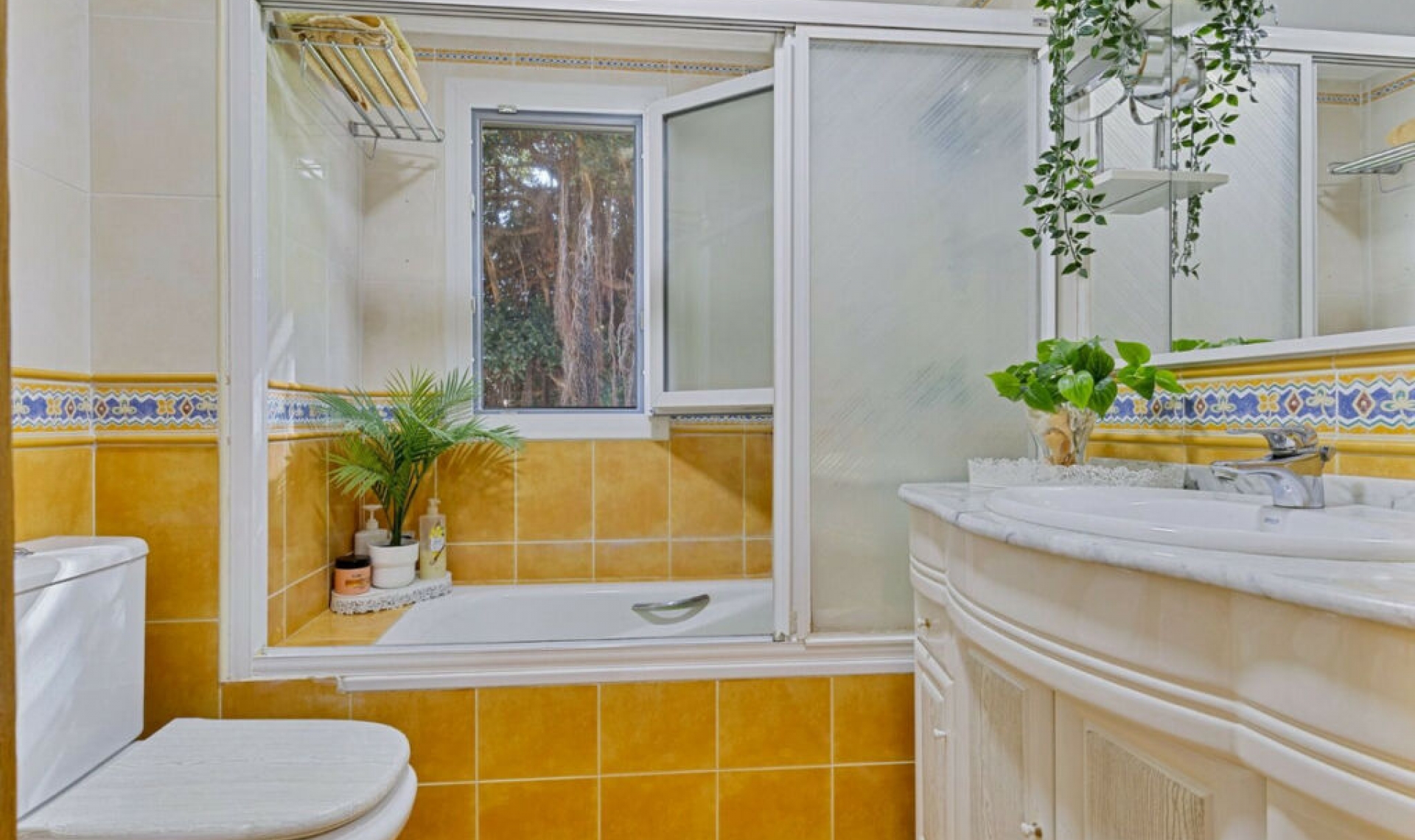 Resale - House -
Fuengirola