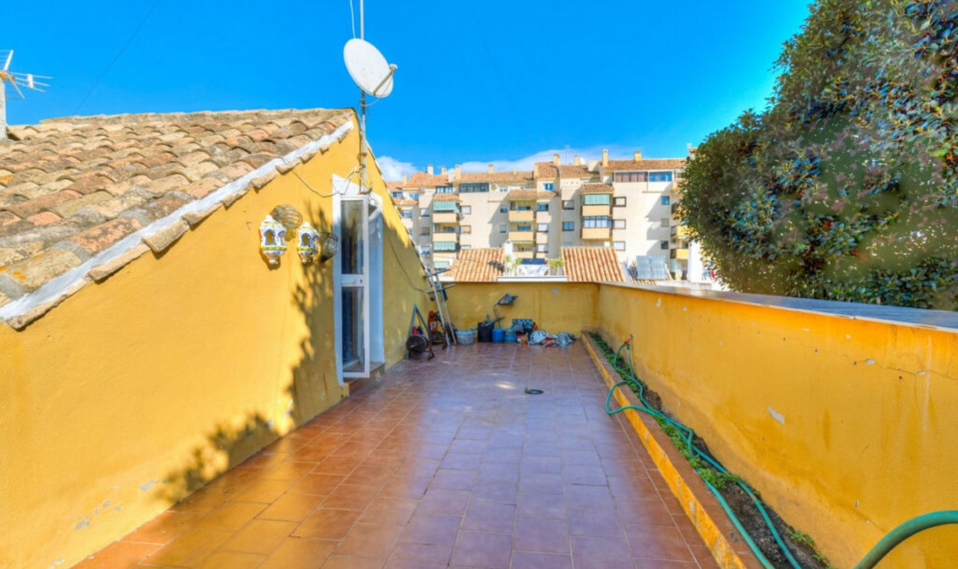 Resale - House -
Fuengirola