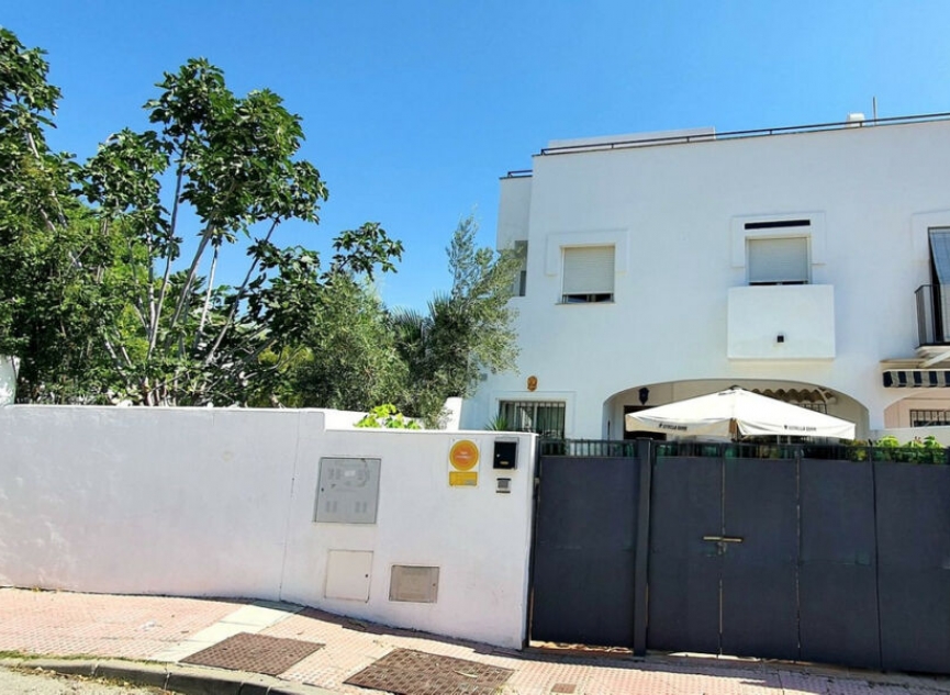 Resale - House -
Fuengirola