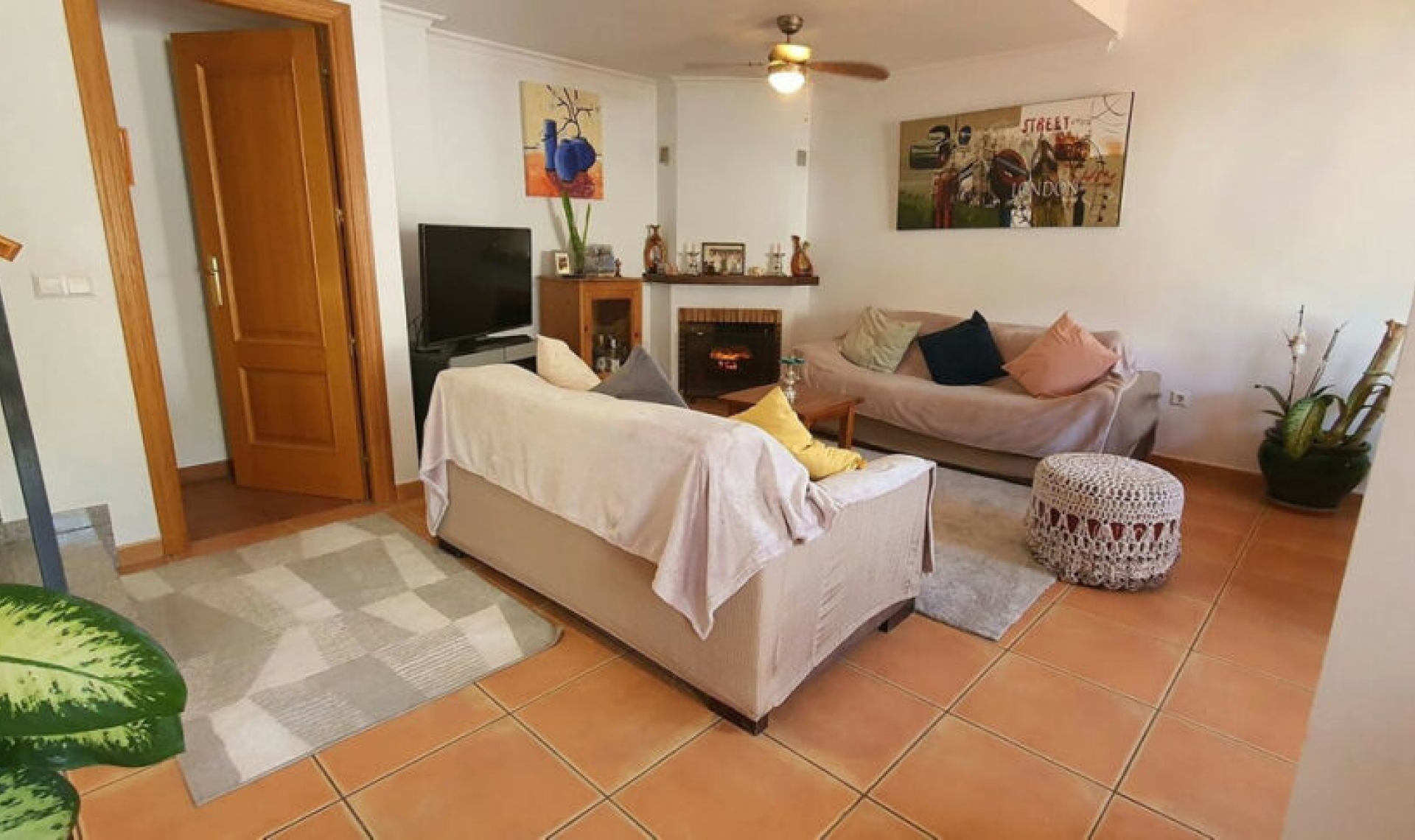 Resale - House -
Fuengirola
