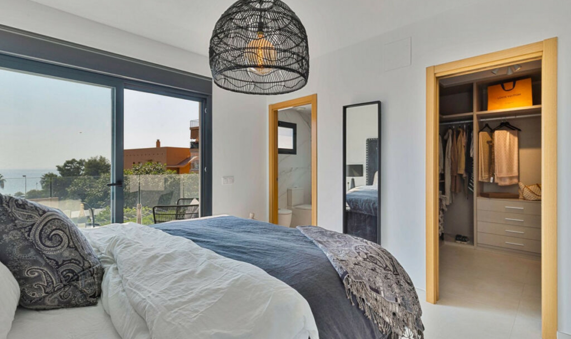 Resale - House -
Fuengirola