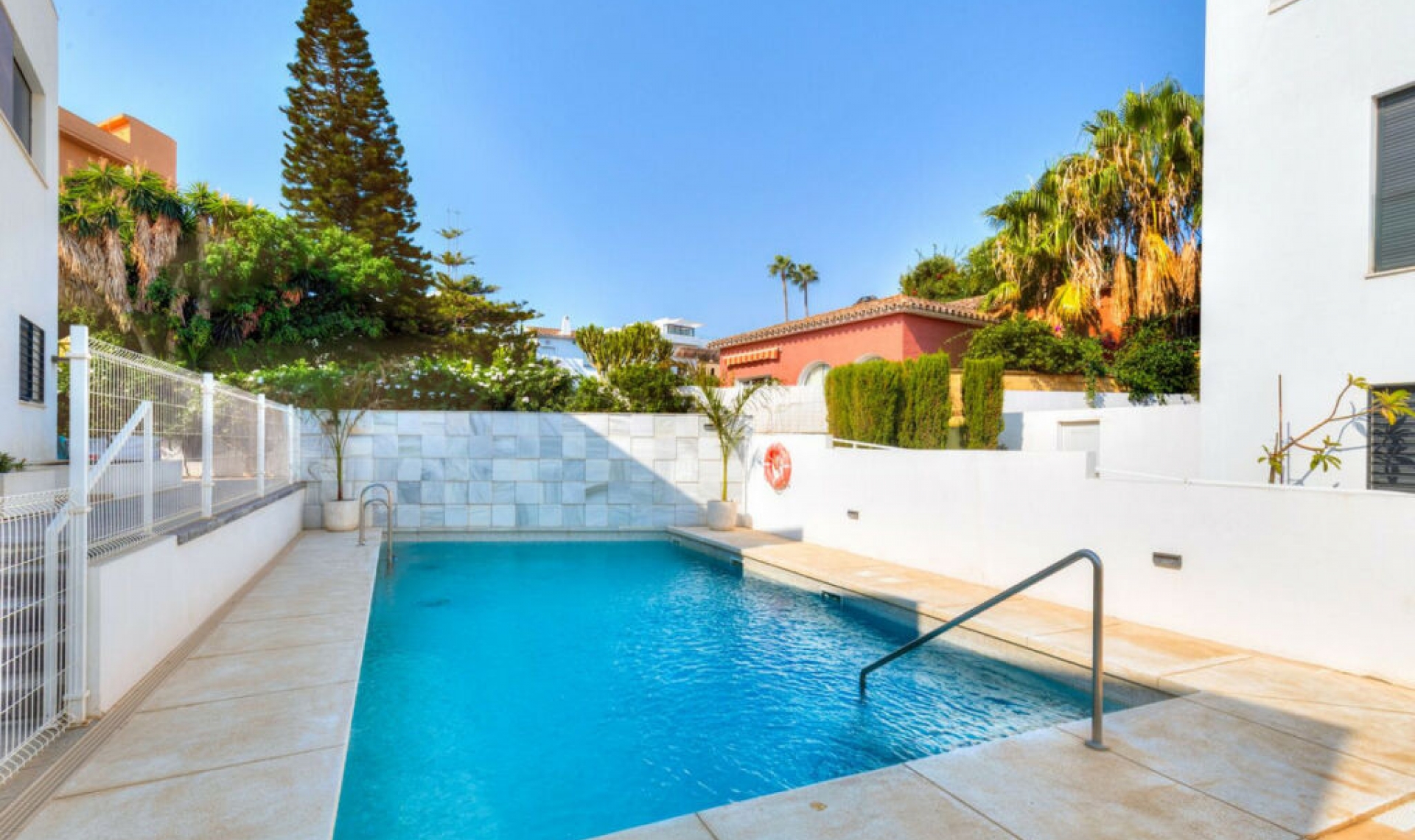 Resale - House -
Fuengirola