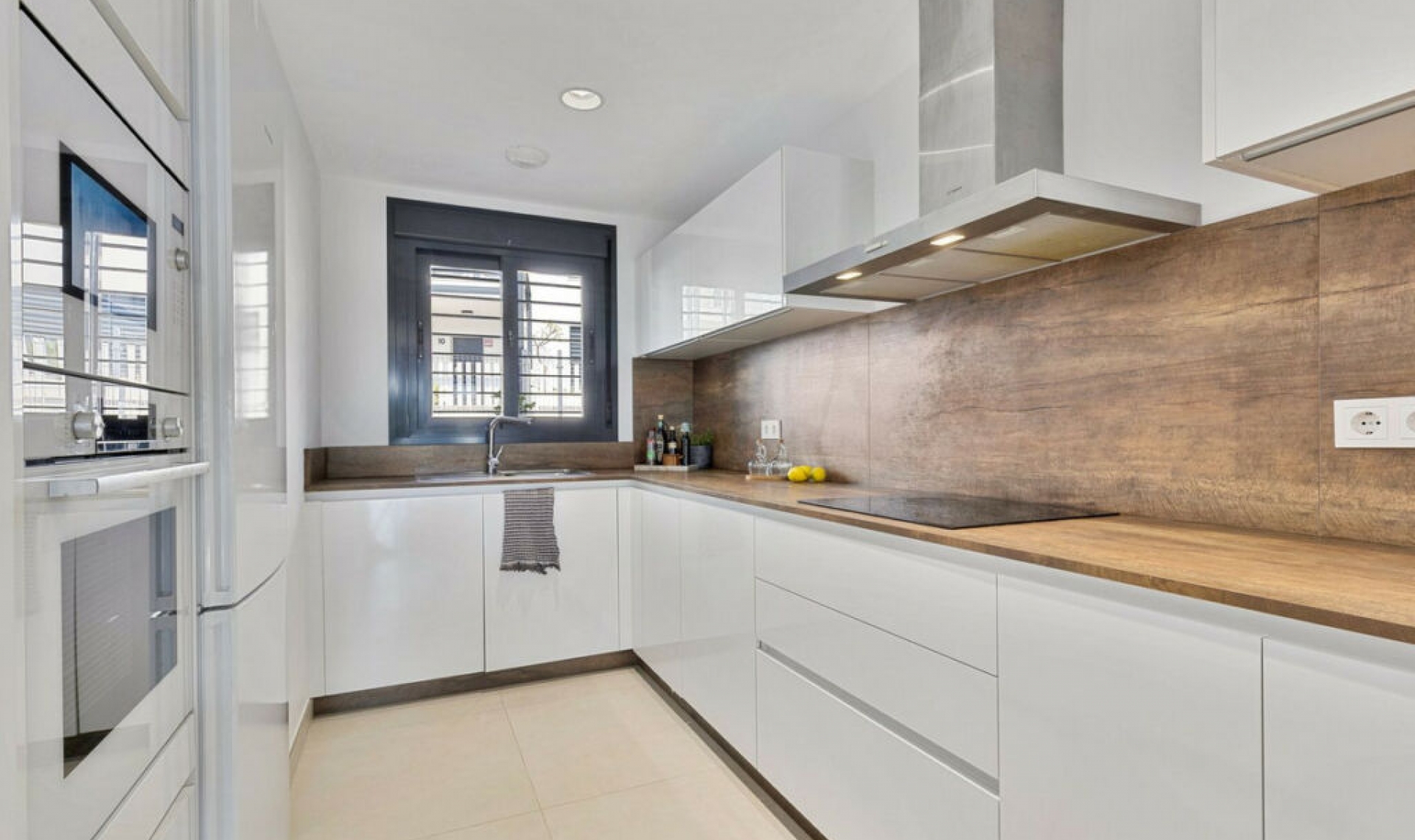 Resale - House -
Fuengirola