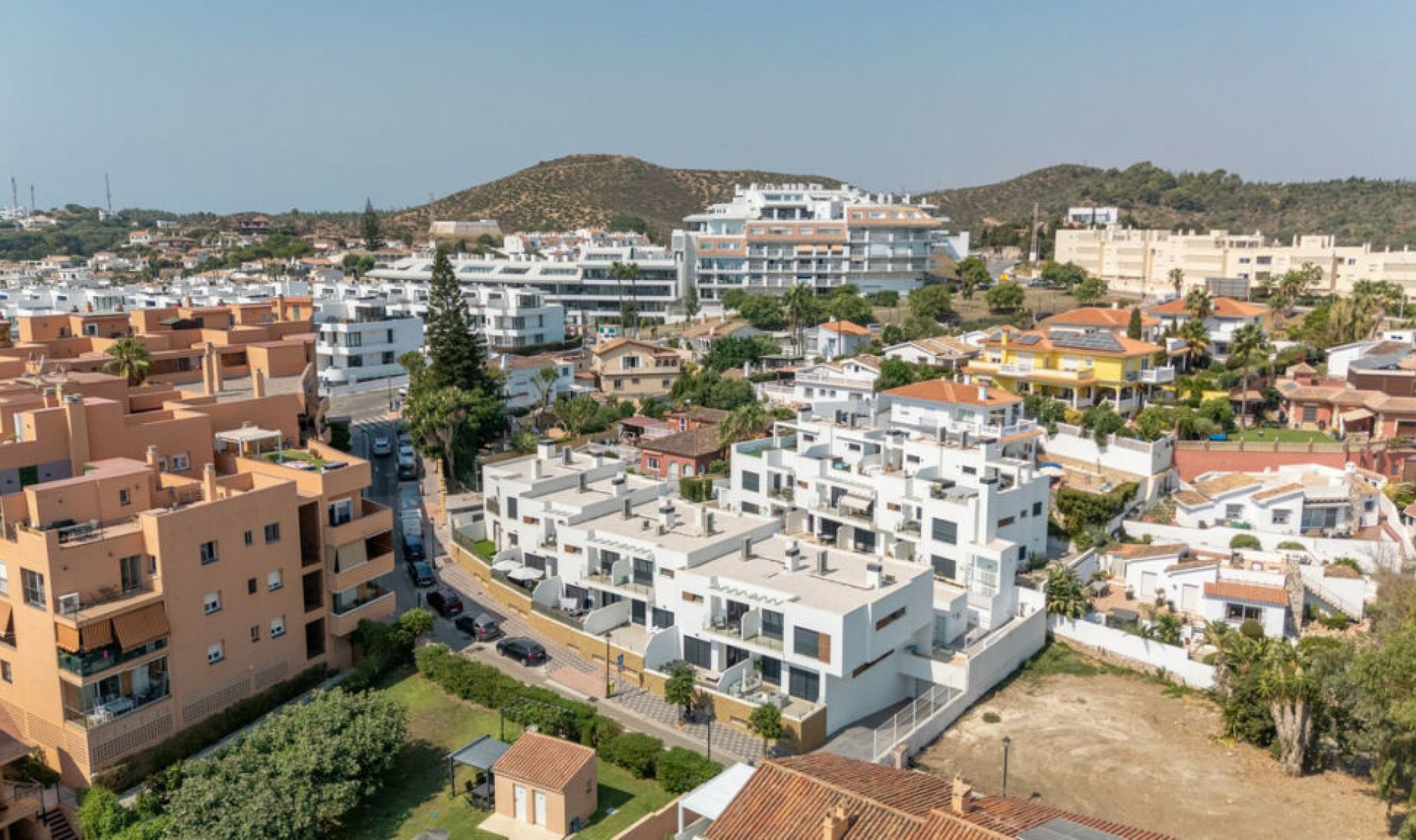 Resale - House -
Fuengirola