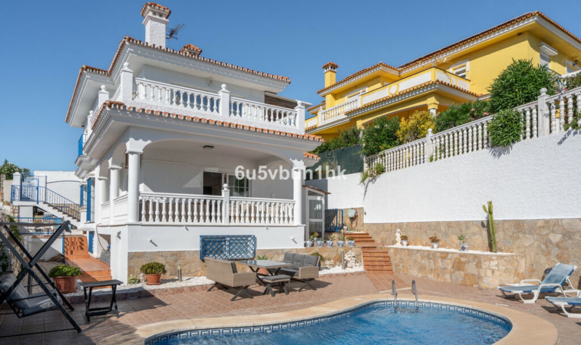 Resale - House -
Fuengirola