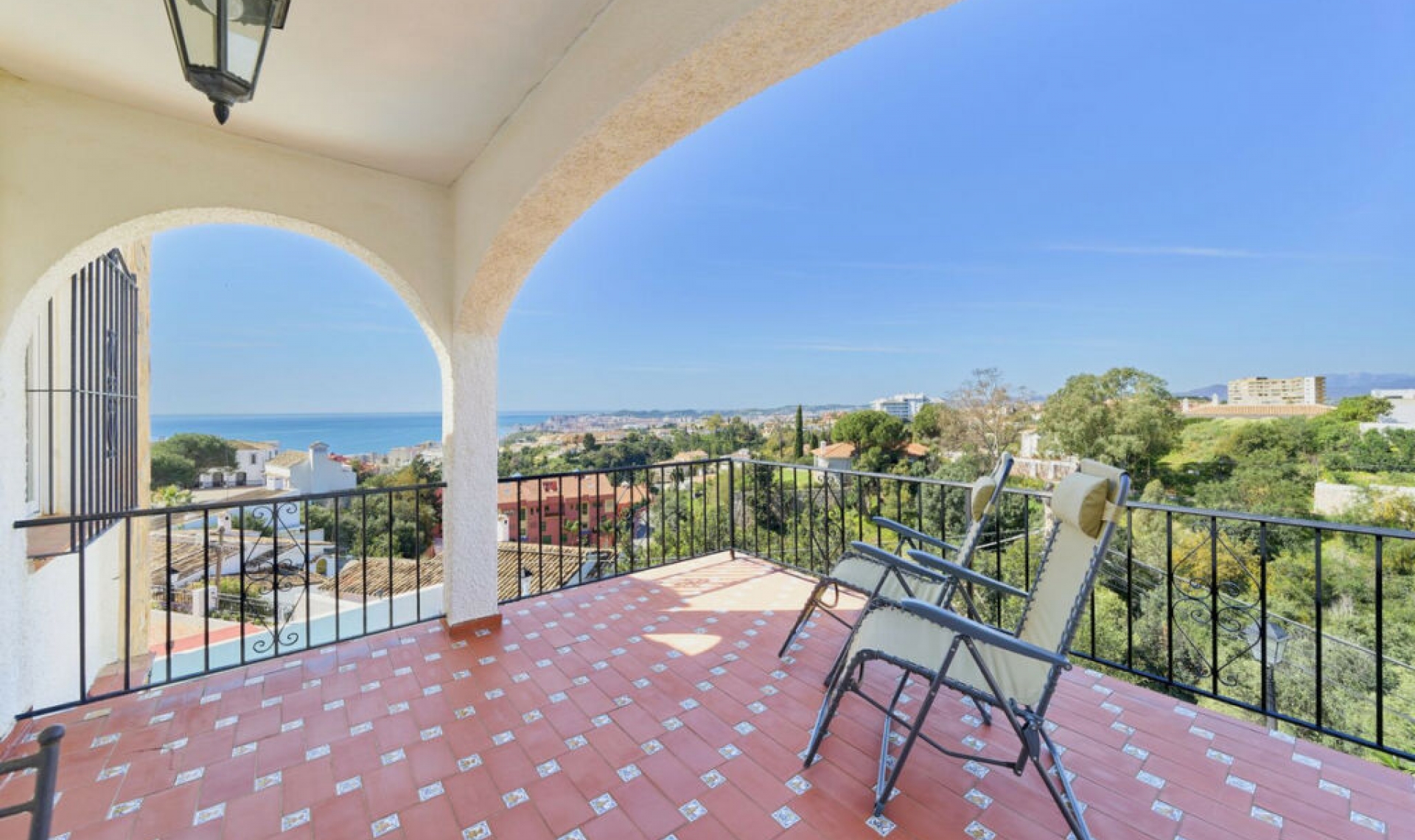 Resale - House -
Fuengirola