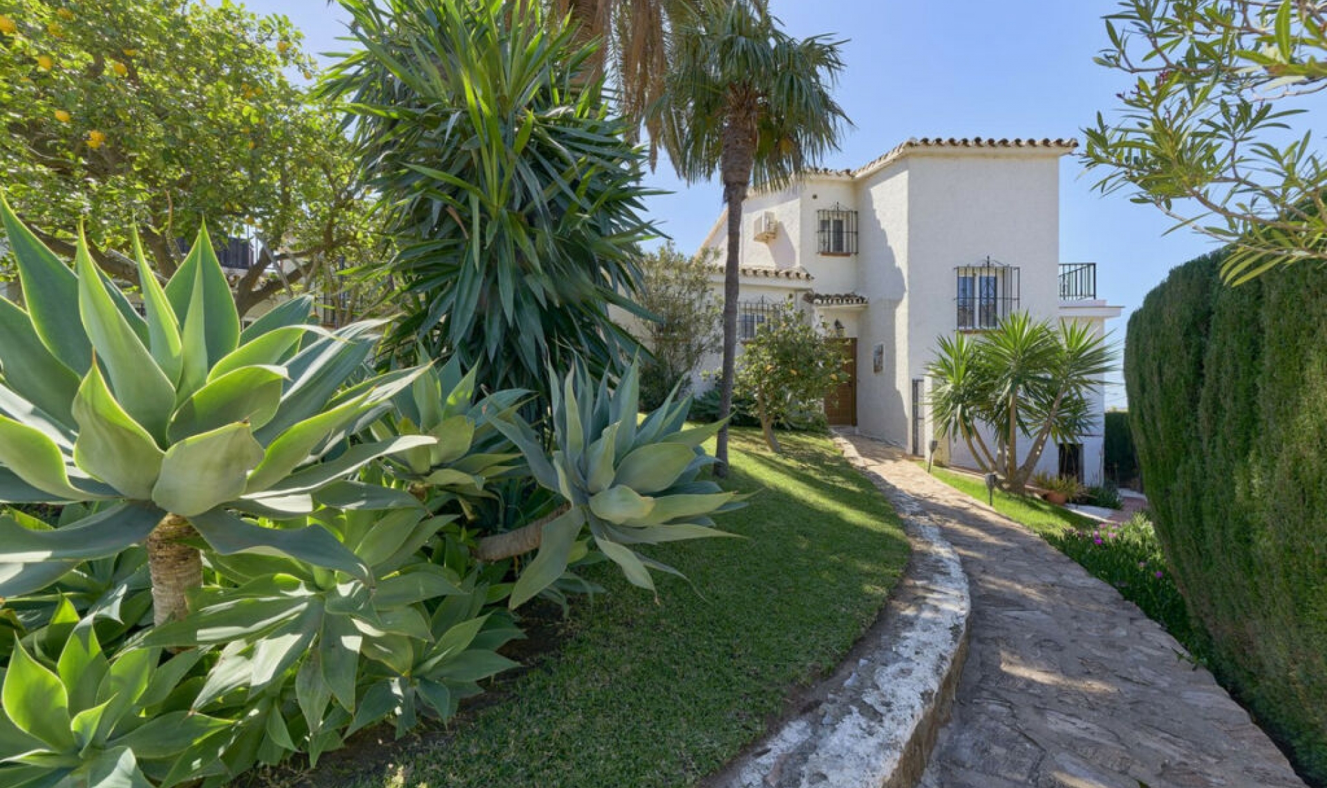 Resale - House -
Fuengirola