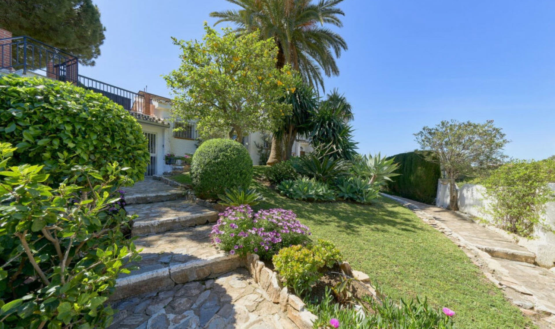 Resale - House -
Fuengirola