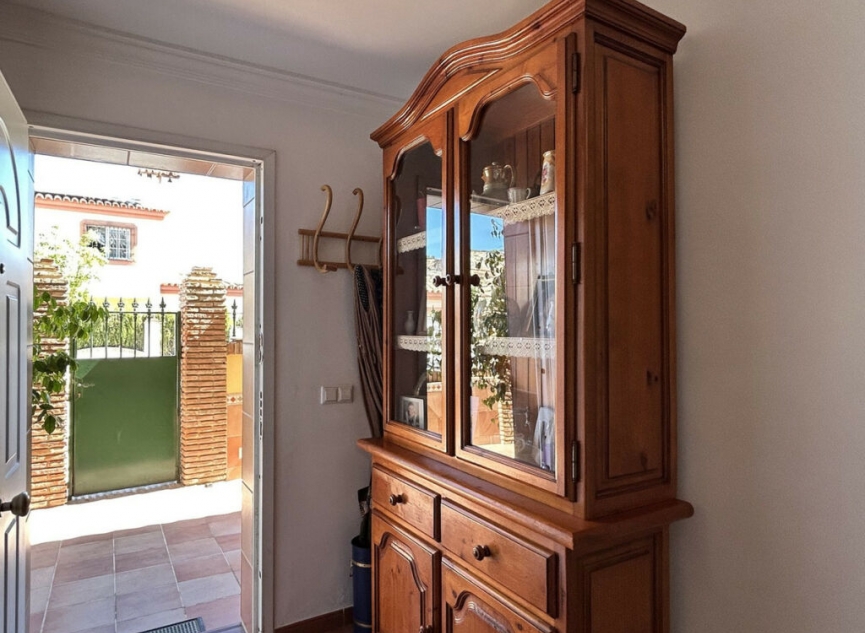 Resale - House -
Fuengirola
