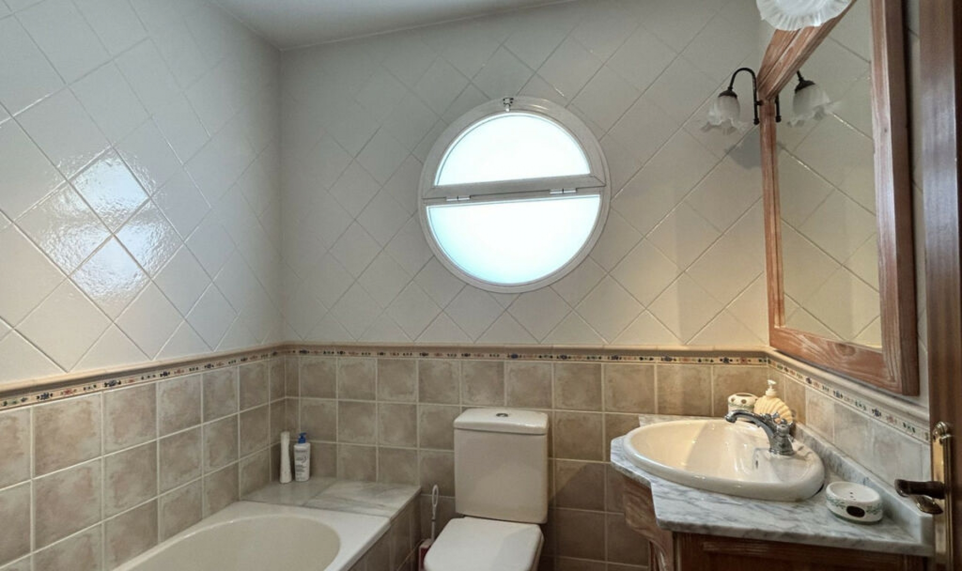 Resale - House -
Fuengirola