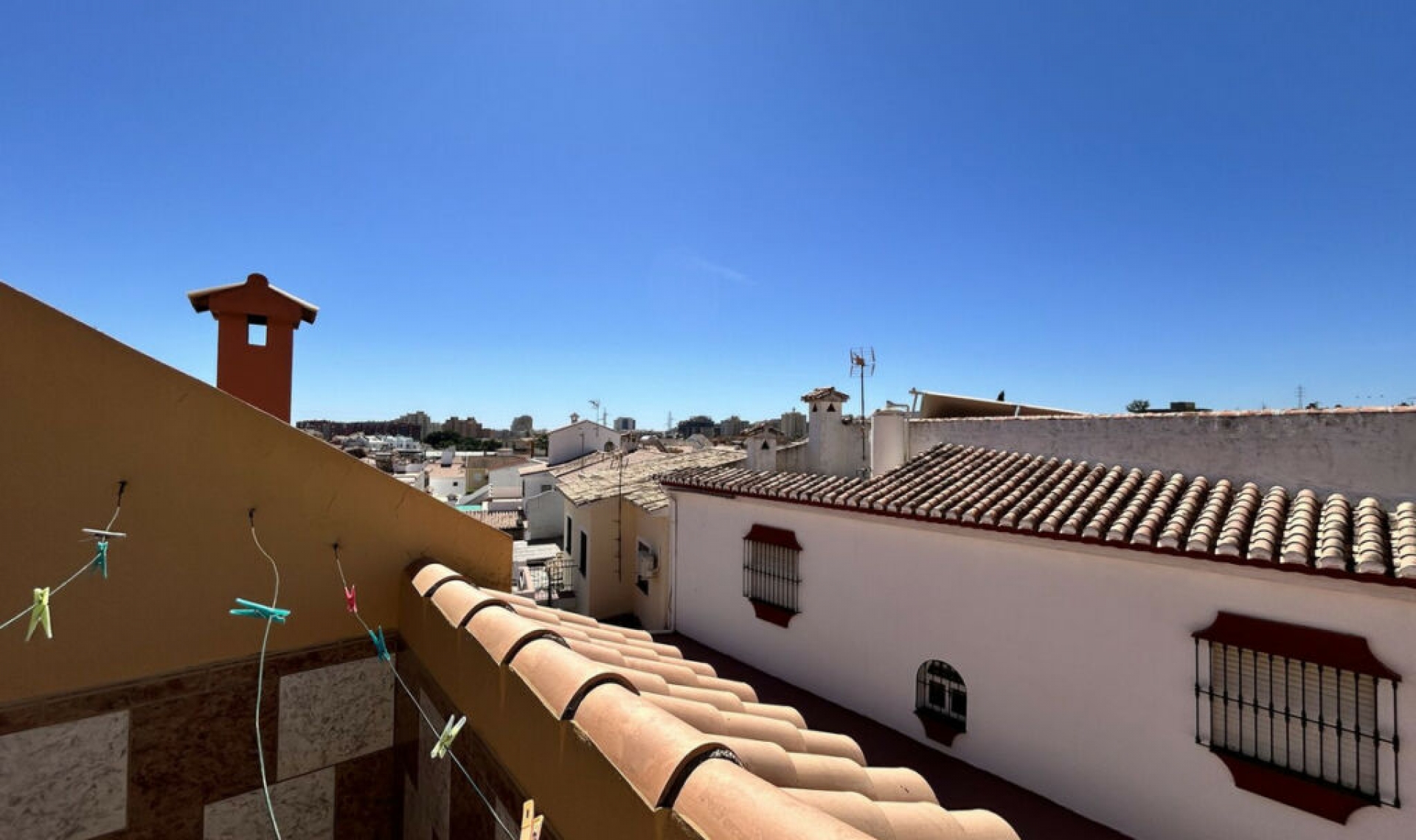 Resale - House -
Fuengirola