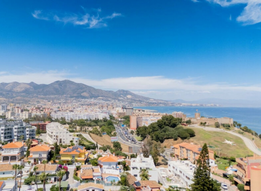 Resale - House -
Fuengirola