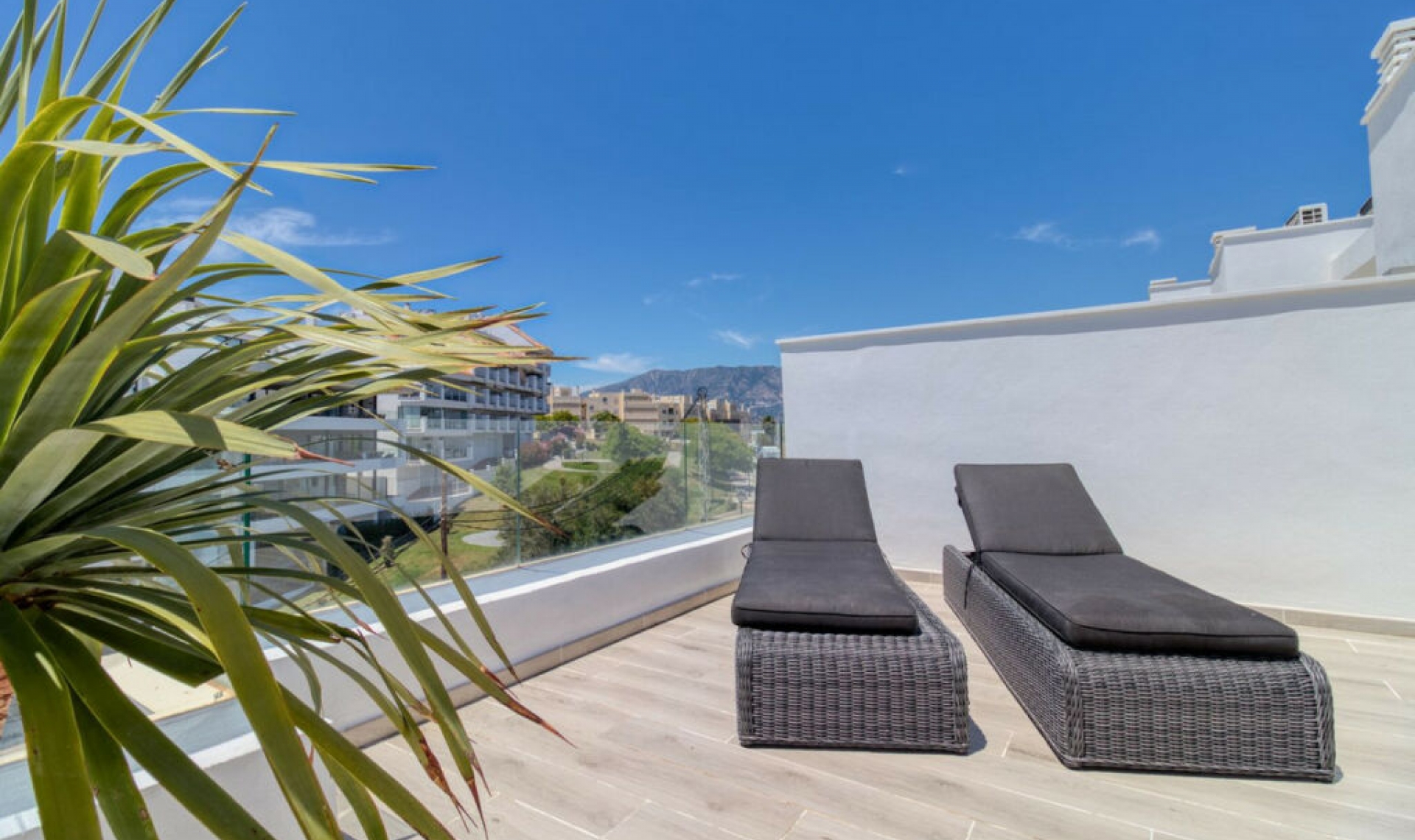 Resale - House -
Fuengirola