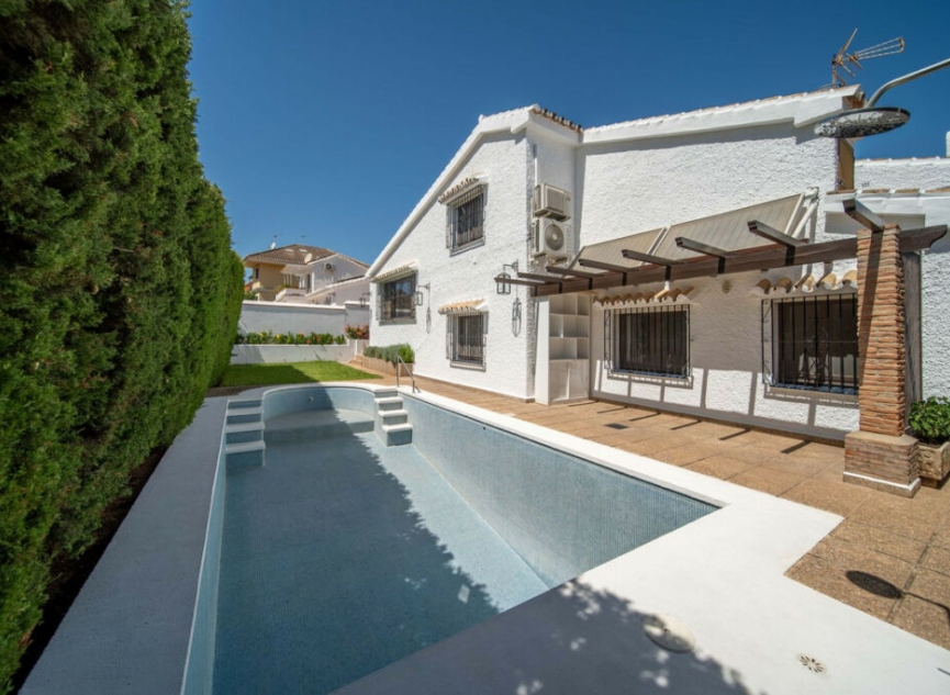 Resale - House -
Fuengirola