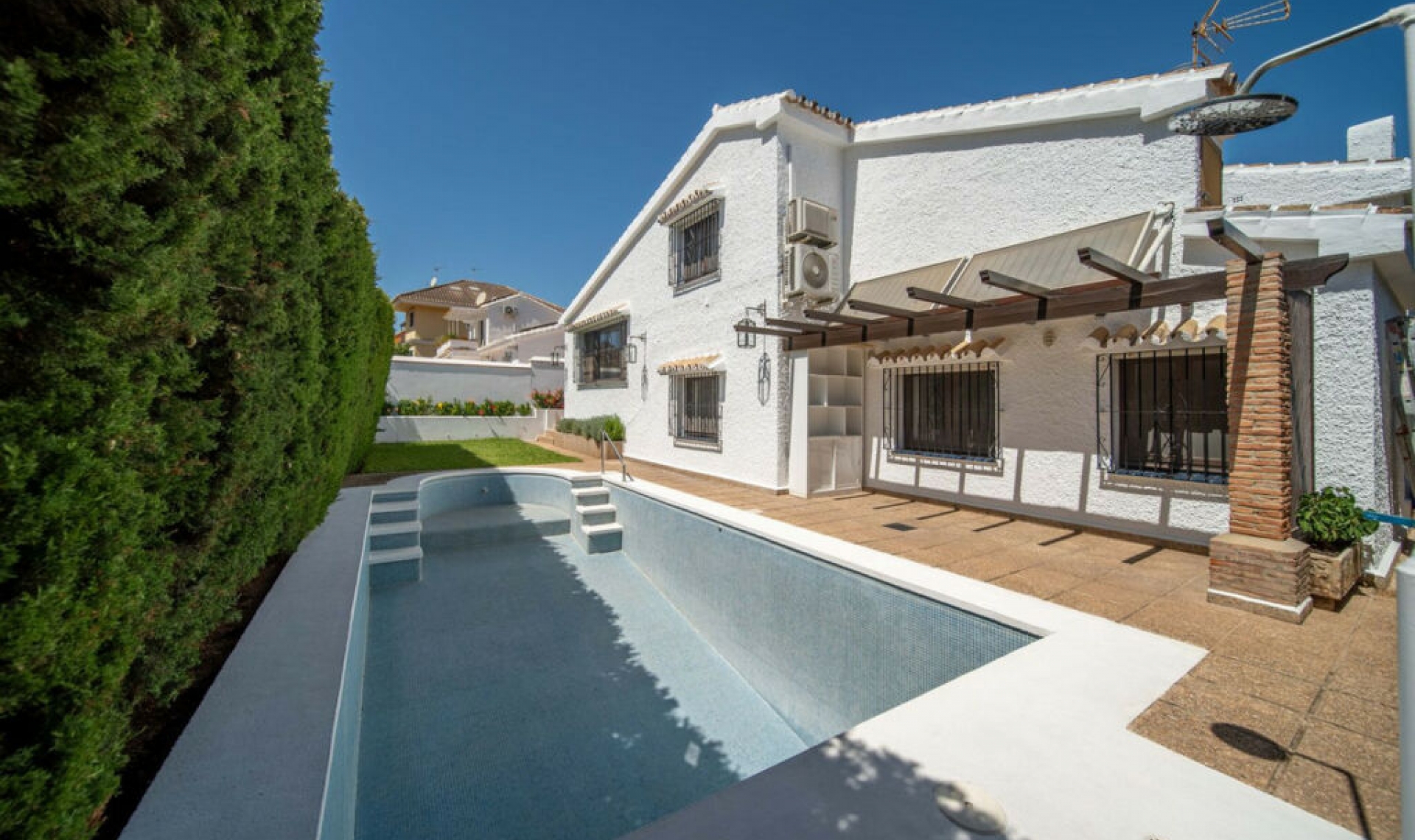 Resale - House -
Fuengirola