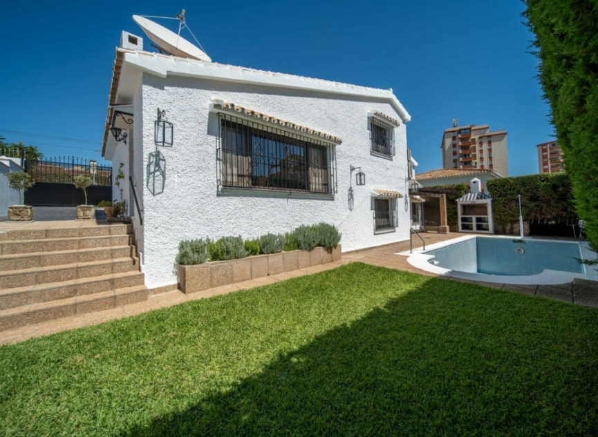 Resale - House -
Fuengirola