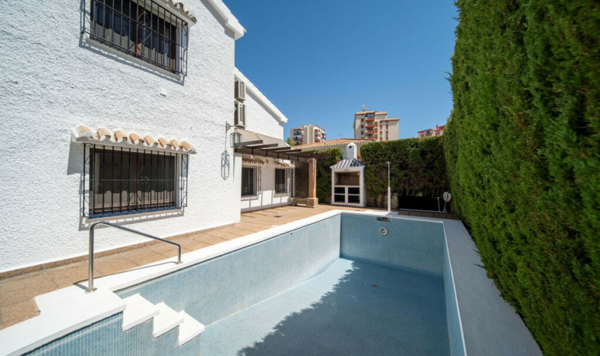 Resale - House -
Fuengirola